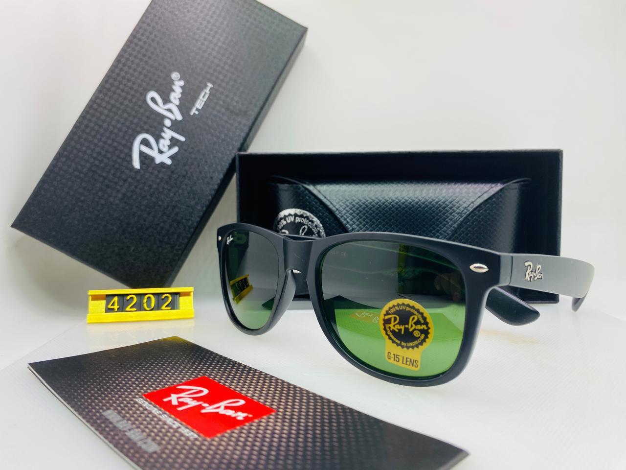 Lunettes Ray ban – Modèle 4202 (couleur noir, au verre vert)