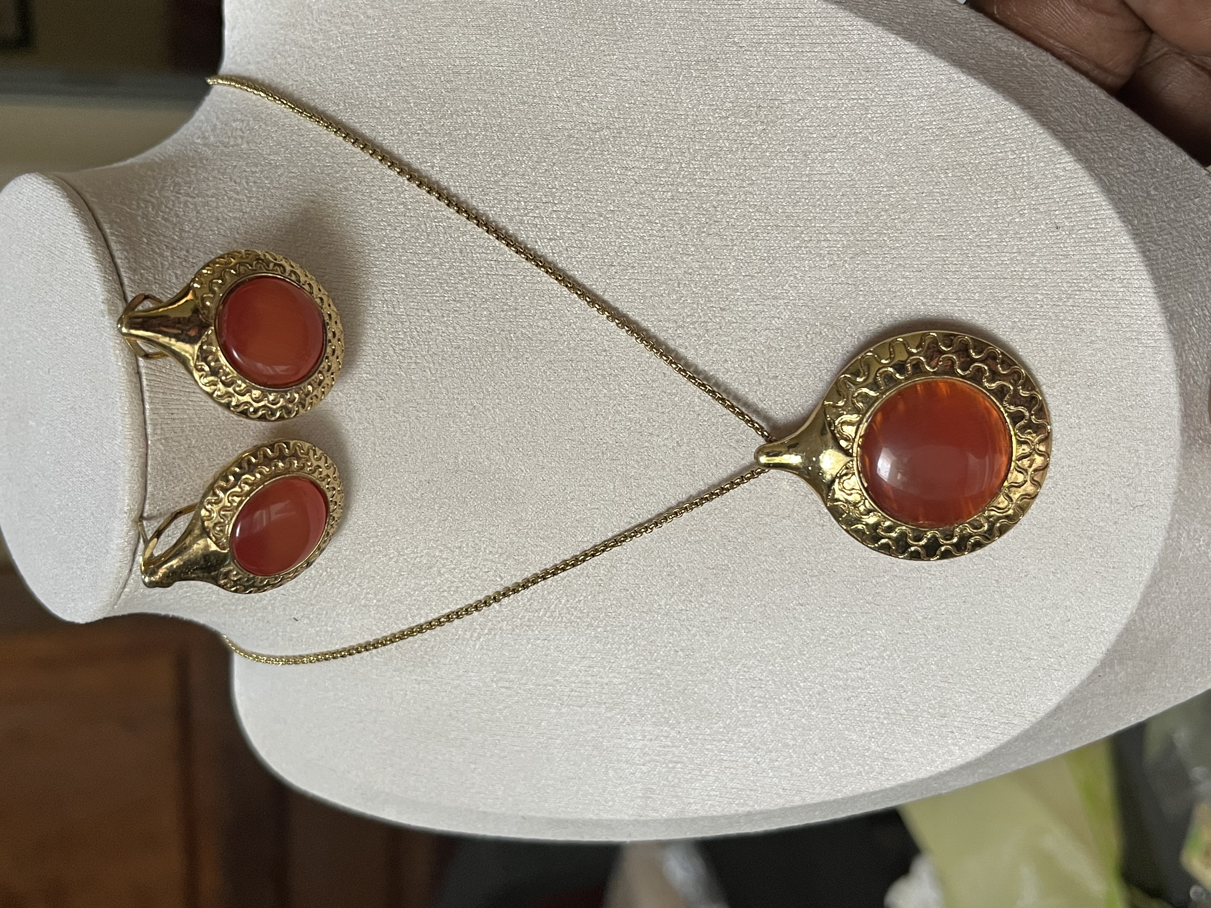 Chaîne et boucles d’oreilles 