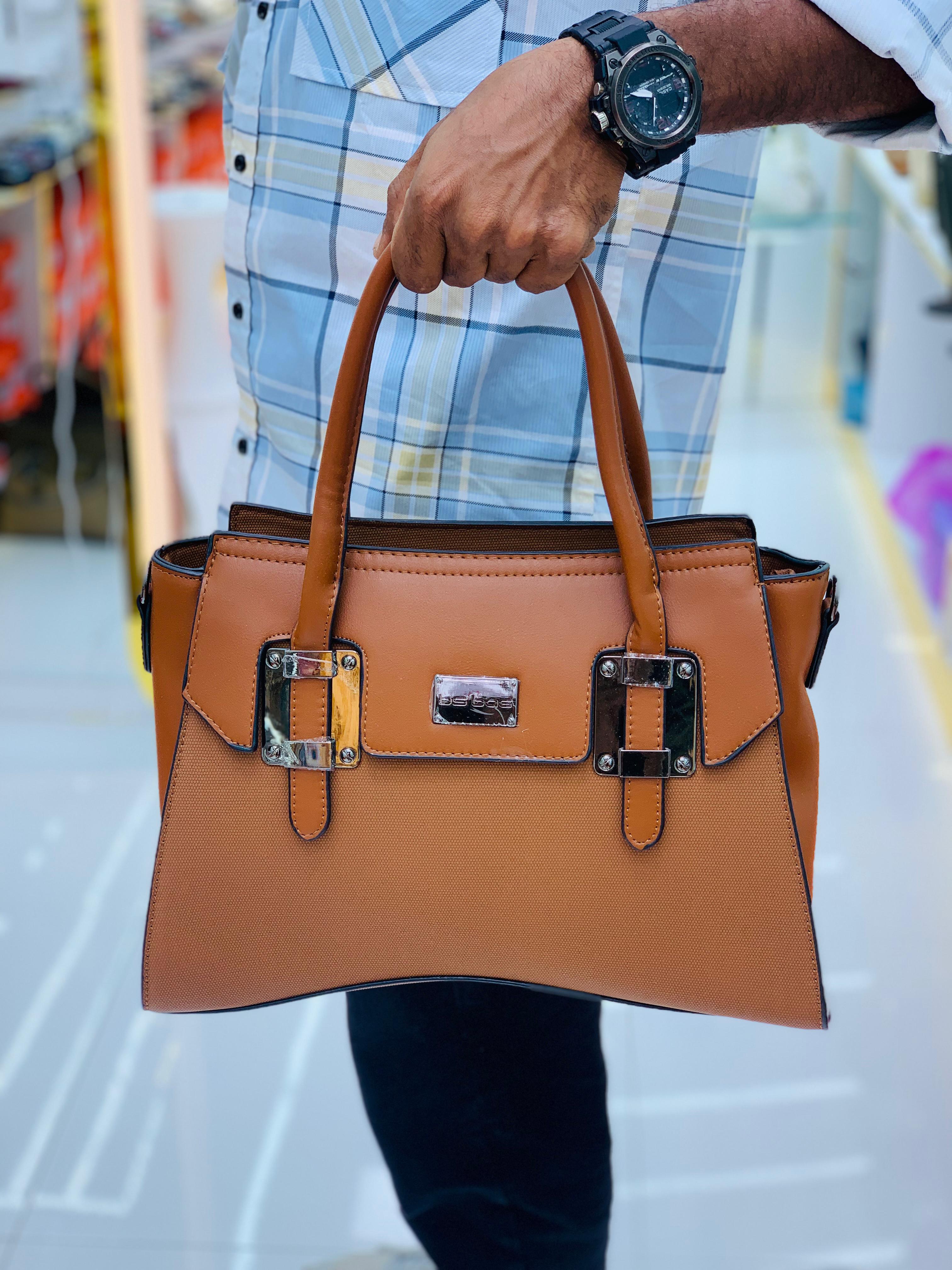 Le Sac Chic à Boucles Métalliques
